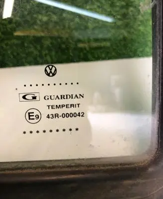 Volkswagen II LT Front door window glass four-door 43R000042