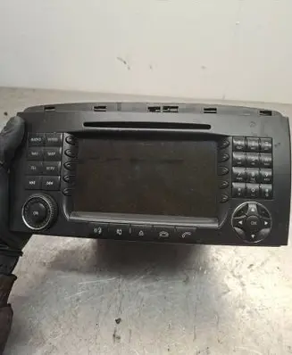 Radio/CD/DVD/GPS head unit