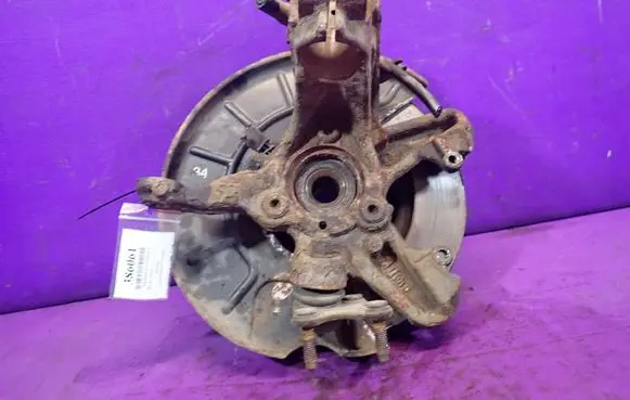 Skoda Octavia Mk2 (1Z) Front wheel hub spindle knuckle