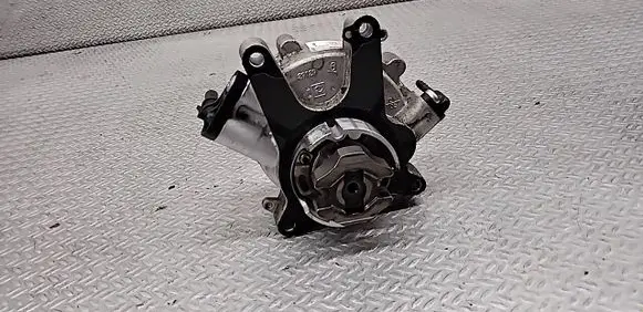 Opel Astra J Vacuum pump 729023040