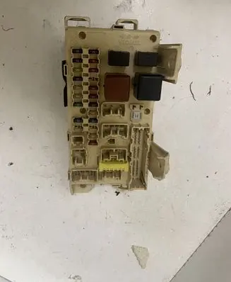 Toyota Avensis Verso Fuse module 8922144030