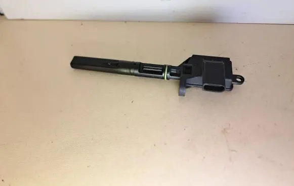 Volkswagen Polo IV 9N3 Oil level sensor 045907660D 00813401