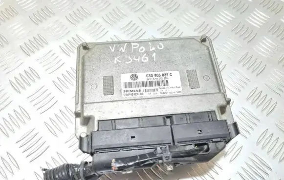 Volkswagen Polo Engine control unit/module ECU 5WP4012406 03D906032C