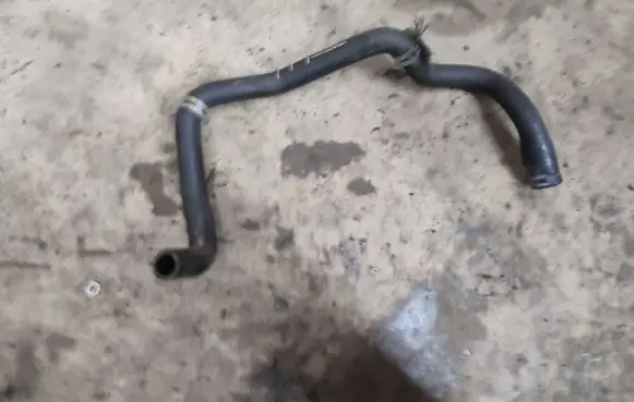 Opel Agila A Engine coolant pipe/hose 13117507