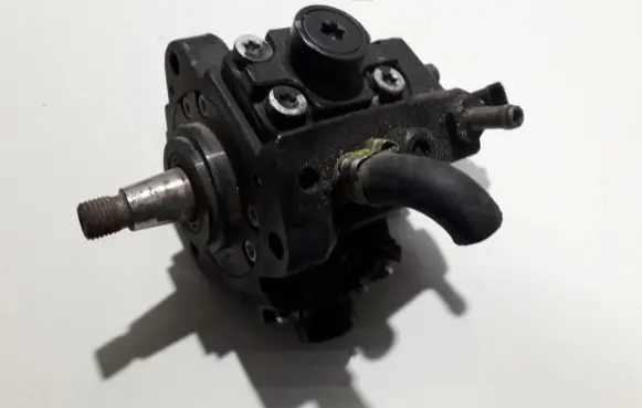 Opel Astra H Fuel injection high pressure pump 0445010128 0055204600
