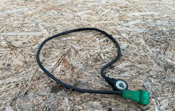 Volkswagen PASSAT B5 Detonation knock sensor 054905377