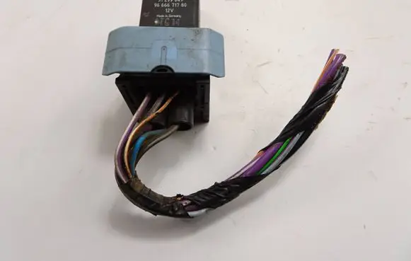 Glow plug pre-heat relay