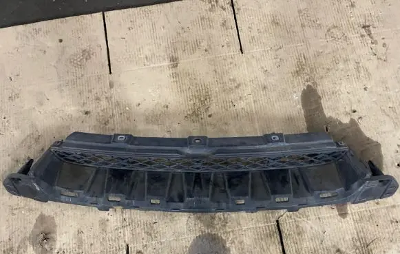 Front bumper lip