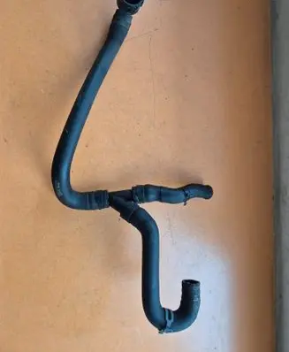 Coolant pipe/hose