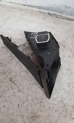 Mercedes-Benz E W212 Accelerator throttle pedal 2043000004