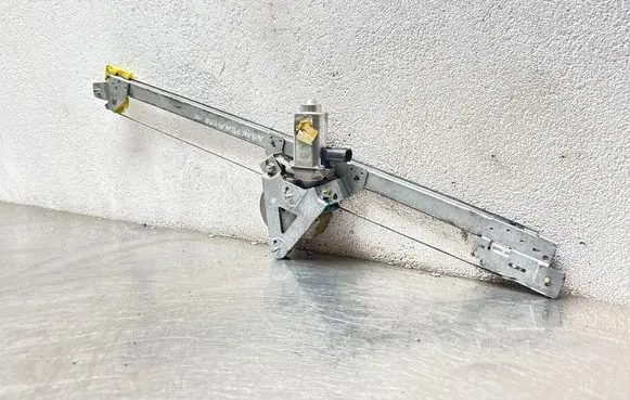 Nissan Primastar Front door electric window regulator 7700311821C 21072003 91165705C