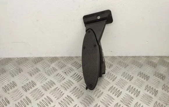 Accelerator throttle pedal
