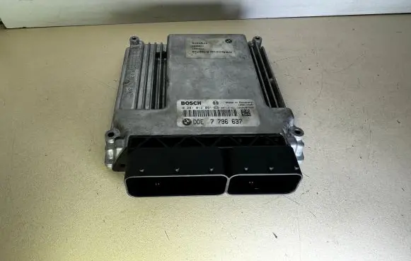 BMW 5 E60 E61 Engine control unit/module 7796637 0281012091 7797376