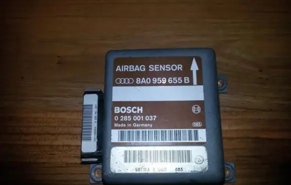 Audi A4 S4 B5 8D Airbag control unit/module 8A0959655B 0285001037