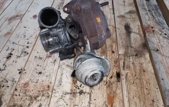 Volkswagen Lupo Turbo 045145701D