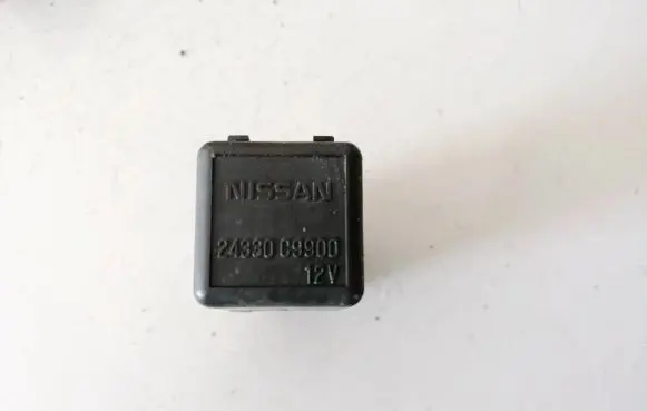 Nissan X-Trail T30 Other relay 24330c9900
