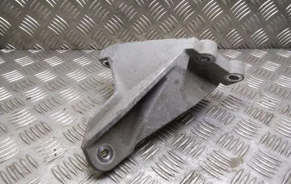 Nissan Leaf I (ZE0) Engine mounting bracket