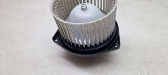 Suzuki Grand Vitara II Heater fan/blower