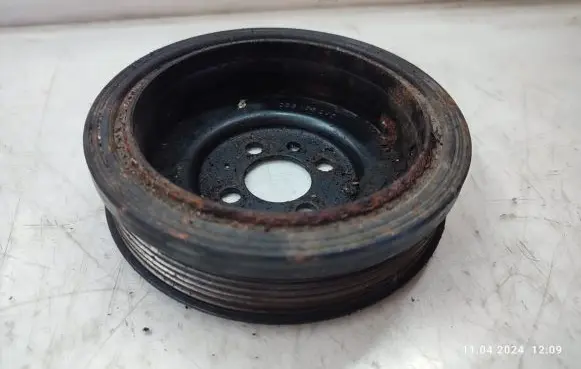 Volkswagen PASSAT B6 Crankshaft pulley 03G105243