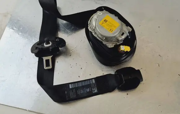 Peugeot 3008 II Front seatbelt 34100206B