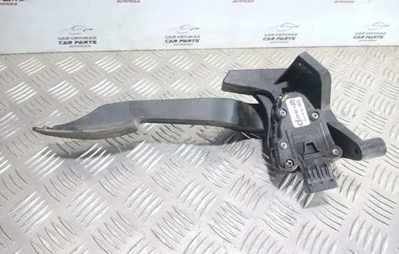 Opel Combo C Accelerator throttle pedal 9129423