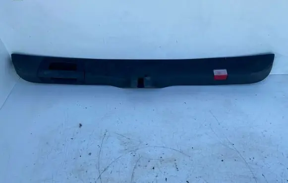 Tailgate trim