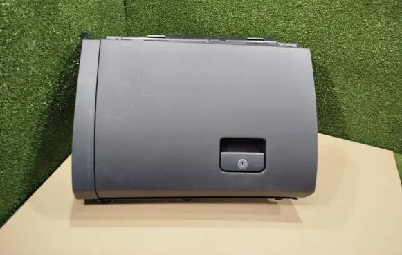 Mitsubishi Pajero Glove box 8006A100 8610A059