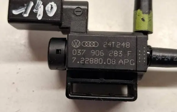 Porsche Macan (95B) Breather valve 037906283F PAB906283