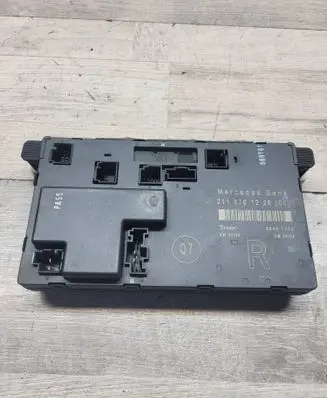 Mercedes-Benz E W211 Door control unit/module 2118701226 00401702