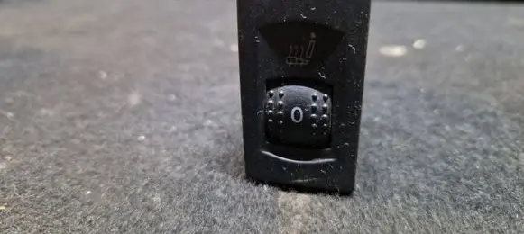 Volkswagen PASSAT B5.5 Seat heating switch 3B0963563D