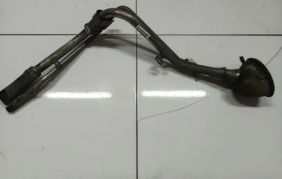 Volvo S40 Fuel tank filler neck pipe 