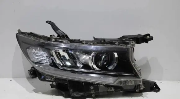 Toyota Land Cruiser J300 Headlight/headlamp