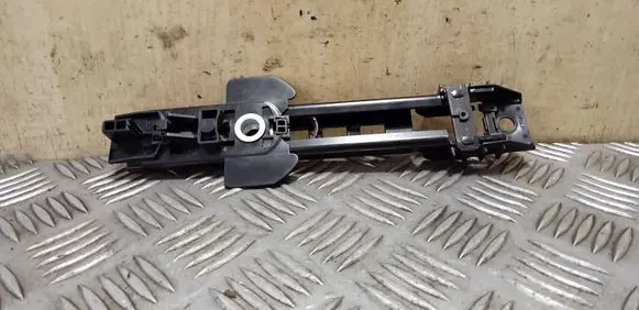 Volkswagen Touareg I Seat belt adjustment rail 7L0857819J