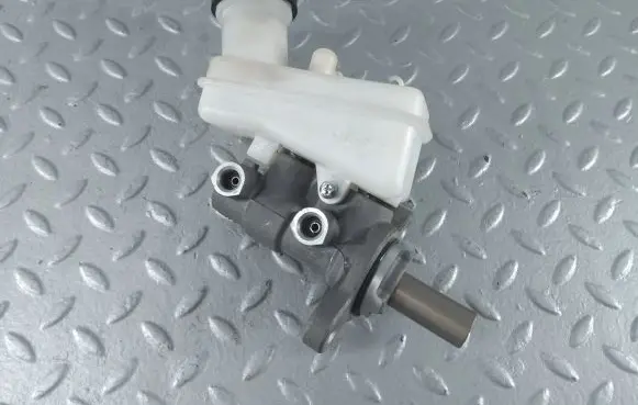 Dacia Spring Master brake cylinder 8201739907 460915371R