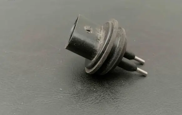 Volkswagen PASSAT B6 Windshield washer fluid level sensor 7M0919376