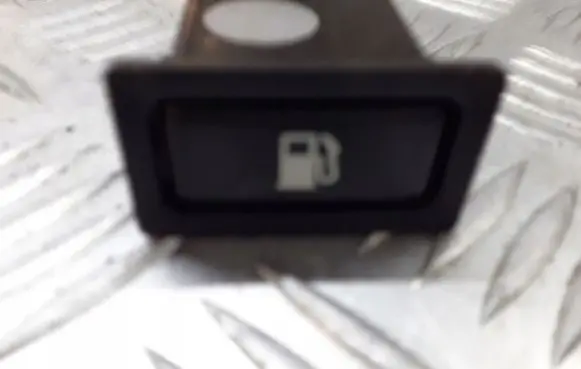 Toyota Avensis T250 Fuel tank opening switch 156795