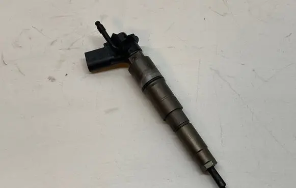 BMW 5 E60 E61 Fuel injector 0445115050