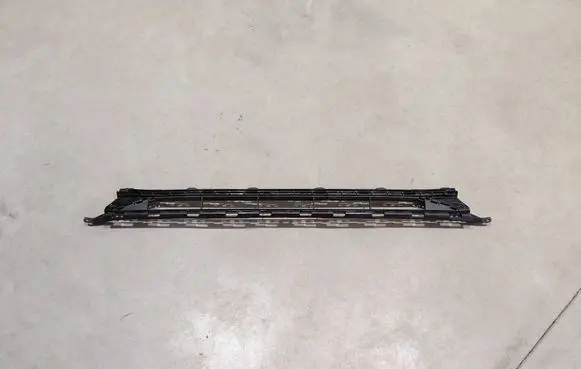 Audi Q7 4M Front bumper lower grill 4M0807647E
