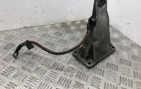BMW 5 E60 E61 Engine mounting bracket 73681310 5761150