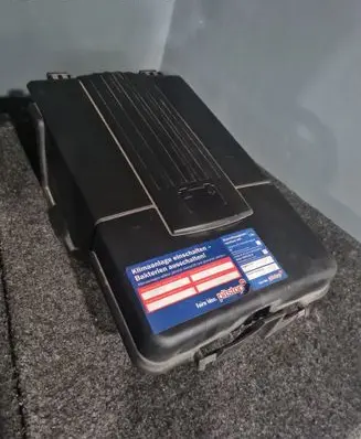 Volkswagen Jetta V Battery box tray cover/lid 1K0915443A