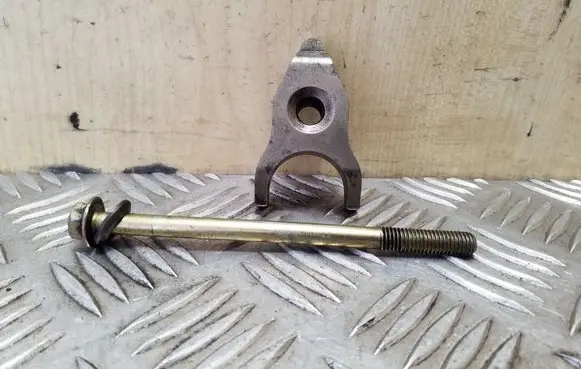 Toyota Corolla E120 E130 Fuel Injector clamp holder