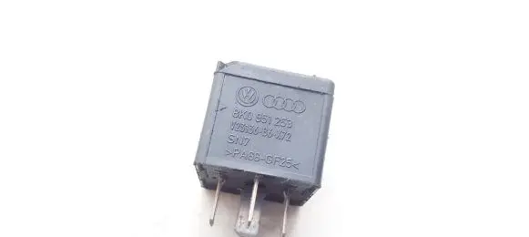 Audi A5 8T 8F Other relay 8k0951253 v23136-b6-x72