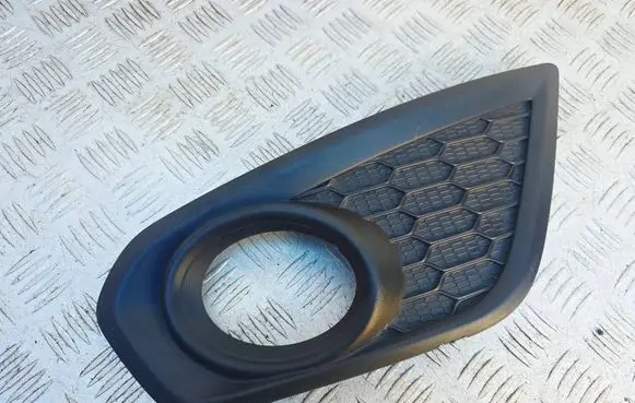 Volvo C30 Front fog light trim/grill 31323409