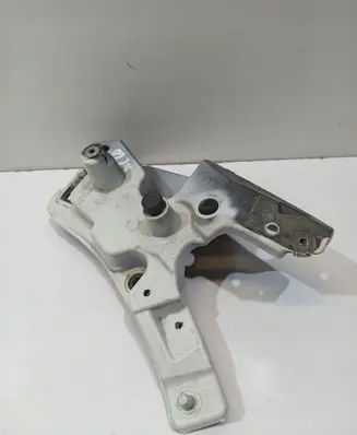 Volvo XC60 Fender mounting bracket 