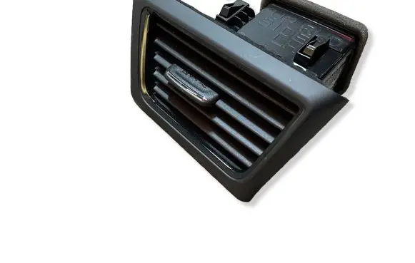 Nissan Leaf II (ZE1) Dashboard side air vent grill/cover trim LG60PG05 687615GK0B
