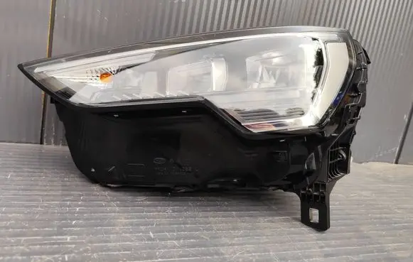 Audi Q3 F3 Headlight/headlamp 83A941011