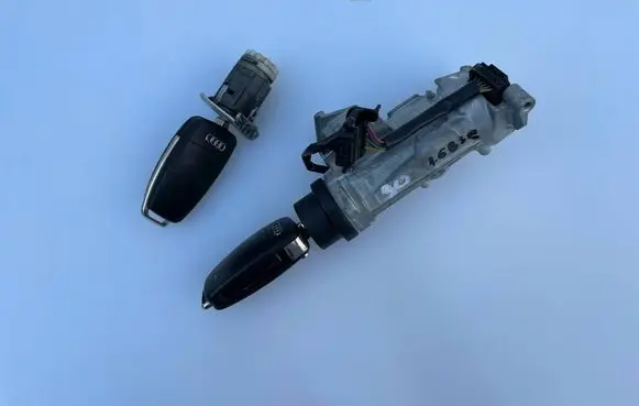 Audi A3 S3 A3 Sportback 8P Ignition lock 1K0905851B 1K0906865