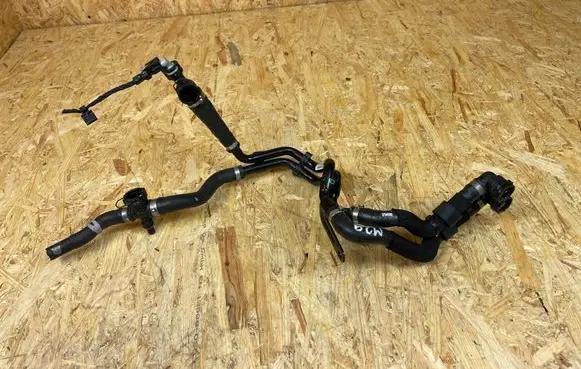 Engine coolant pipe/hose