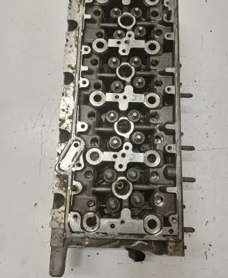 Volkswagen PASSAT B8 Engine head 04L103373E