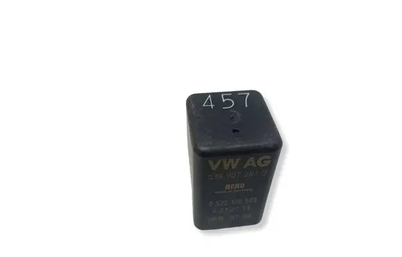 Volkswagen PASSAT B6 Glow plug pre-heat relay 038907281B